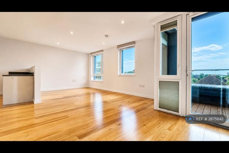 2 bedroom flat in Levett House, Southall, UB2 (2 bed) (#2875642)