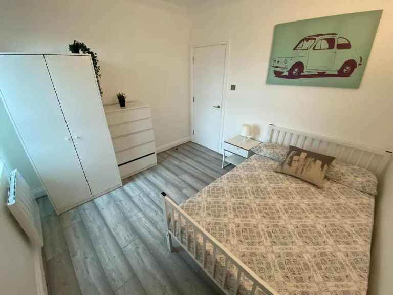 🏠 AFFORDABLE DOUBLE ROOM TO RENT IN POPLAR ✨