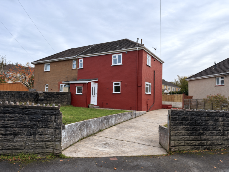  Two-Bedroom Semi-Detached House to Rent (Swansea)