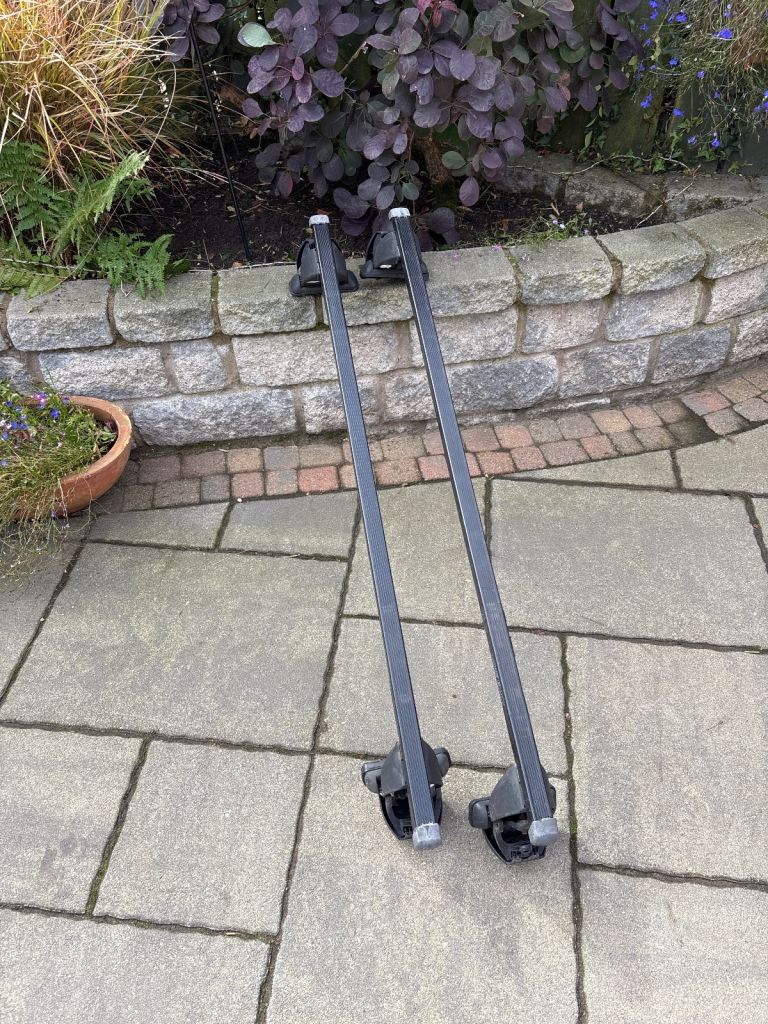 Mont Blanc Mk7 VW Golf roof bars