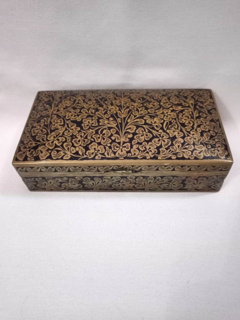 VINTAGE INDIAN WOOD LINED BRASS BOX.