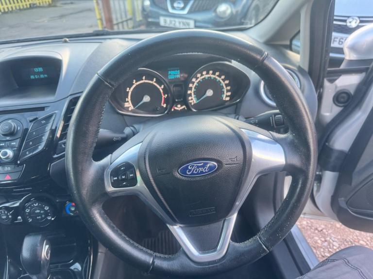 2014 Ford Fiesta 1.6 Zetec 5dr Powershift HATCHBACK PETROL Automatic