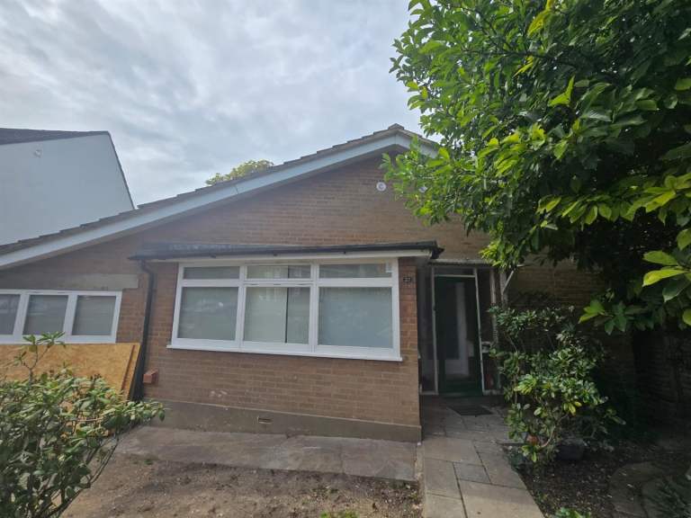 27 South Hill, HA1 3PD - STUDIO FLAT AVAILABLE IMMEDIATELY!