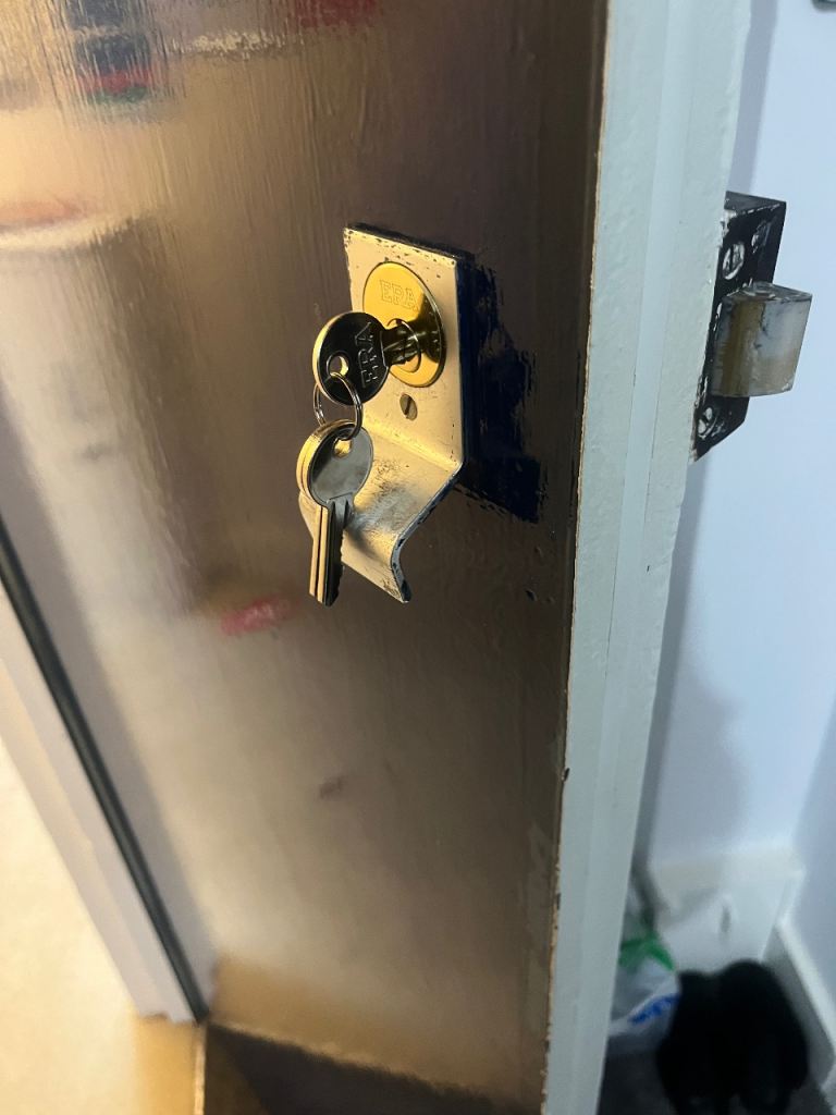 Local locksmith and carpenter 