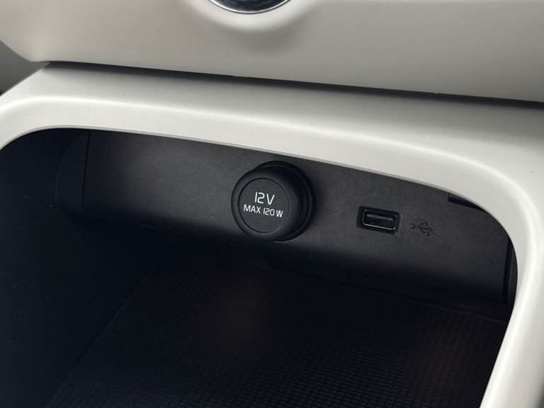 2022 Volvo XC40 2.0 B4P Inscription 5dr AWD Auto [7 speed] ESTATE PETROL Automatic