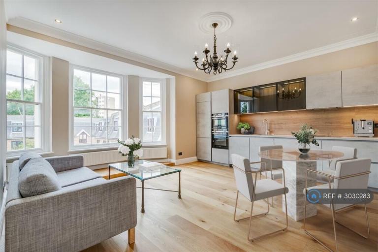 2 bedroom flat in Parkland Gardens, London, SW19 (2 bed) (#3030283)
