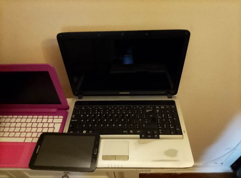 Laptops Chromebook netbooks Samsung tablet 