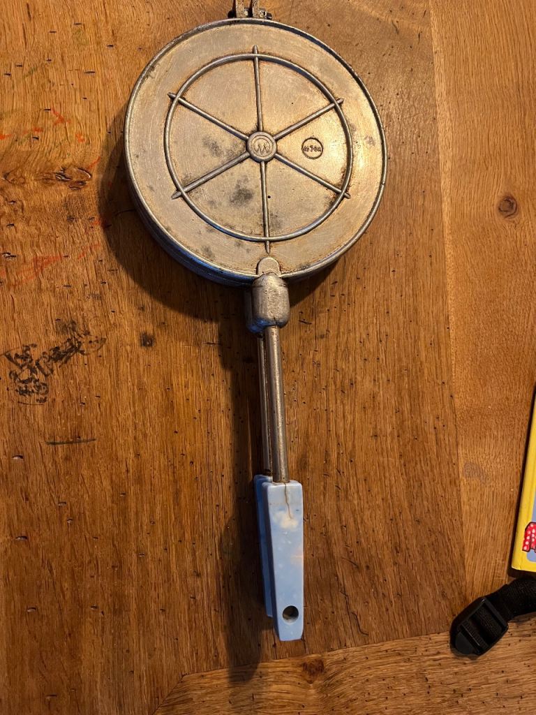 Pizzelle / Waffle Maker