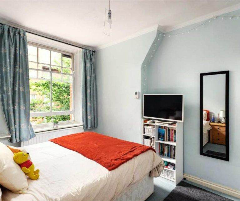 A well-presented double room in  Aldgate East✅✅✅