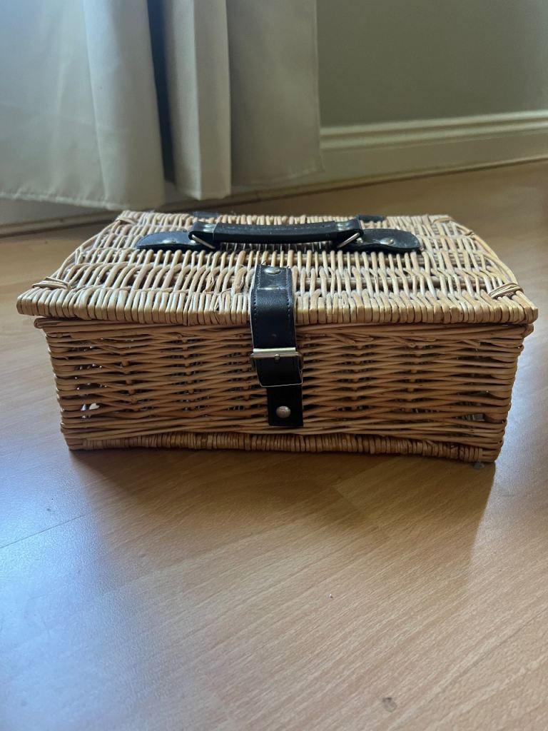 Wicker box 