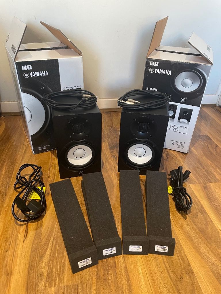 YAMAHA HS5 Studio Monitors (PAIR) with Isolation Pads and TRS Cables