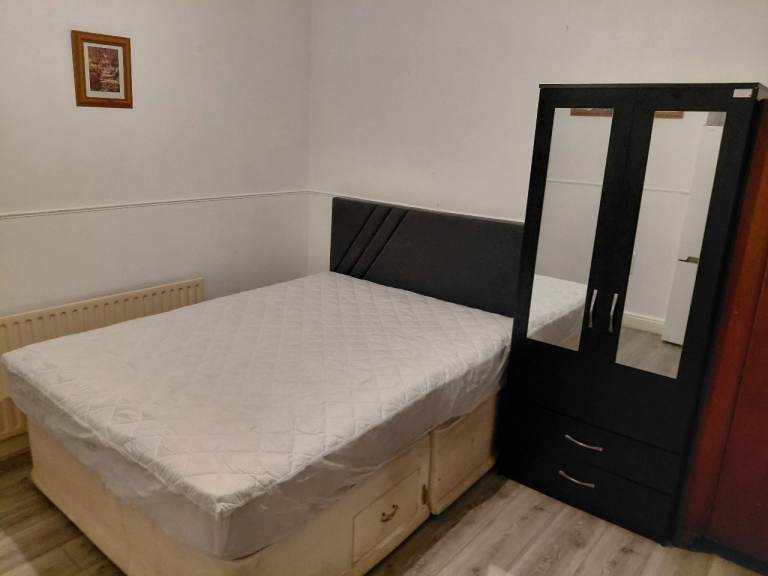 Bright Room to Rent in Warm & Friendly Shared House – Openshaw, Manchester