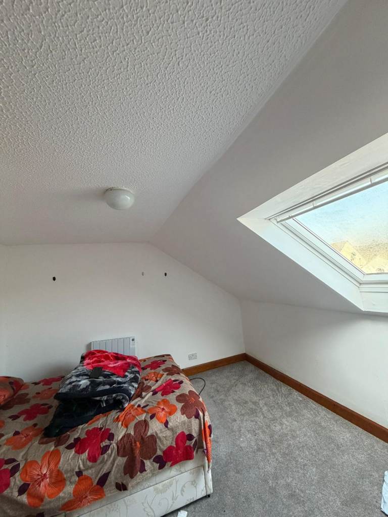 Double Room in a 2 bedroom house 