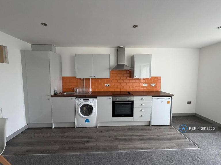 2 bedroom flat in Springfield House, Barnsley, S70 (2 bed) (#2818256)