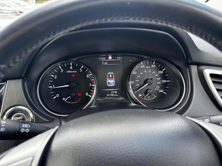 2016 Nissan Qashqai 1.2 DiG-T N-Connecta 5dr HATCHBACK PETROL Manual