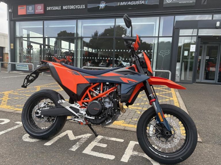 KTM 690 SMCR FULL KTM MAIN DEALER OVER £1000 FREE ACCESSORIES INC