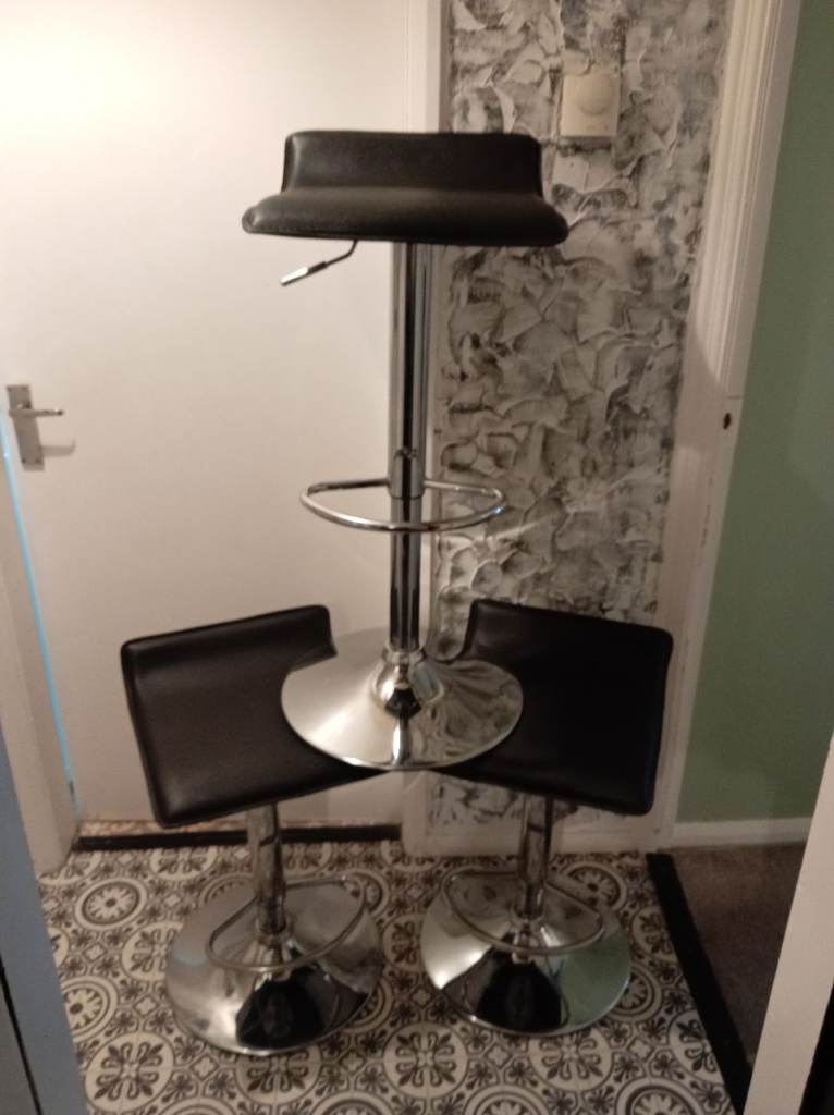 3x Black Adjustable Bar Stool – Good Condition