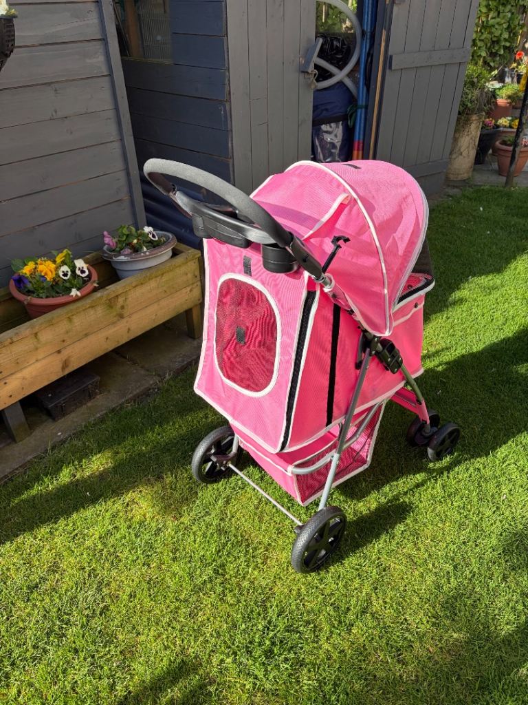 Pink pooch. Carrier 