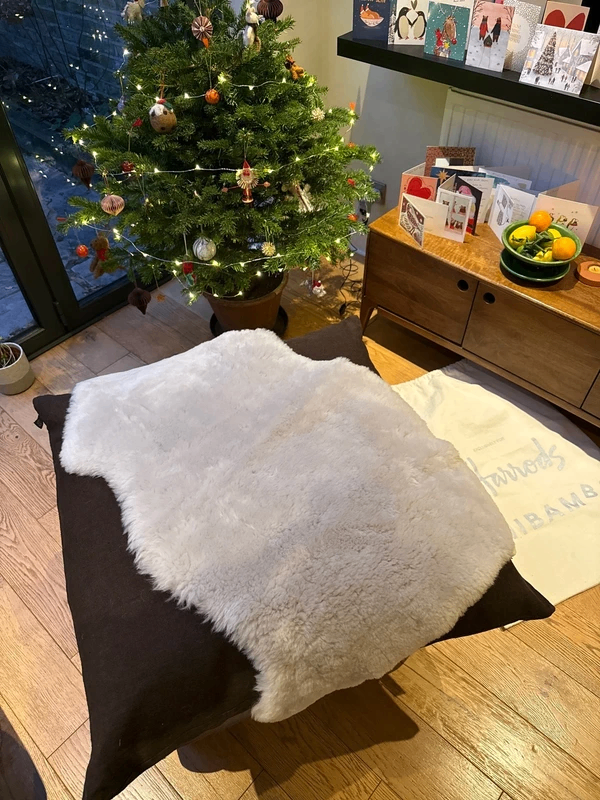 Binibamba Baby Home Sheepskin Wrigglemat Rug and Dustbag - cloud BNWT RRP £119