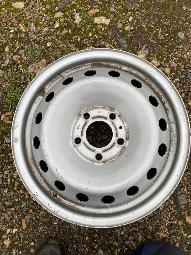 Renault wheel 16x6”