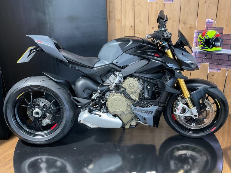Ducati Streetfighter V4S 2024 Extras! One Owner! 2738 Miles! FREE UK DELIVERY!