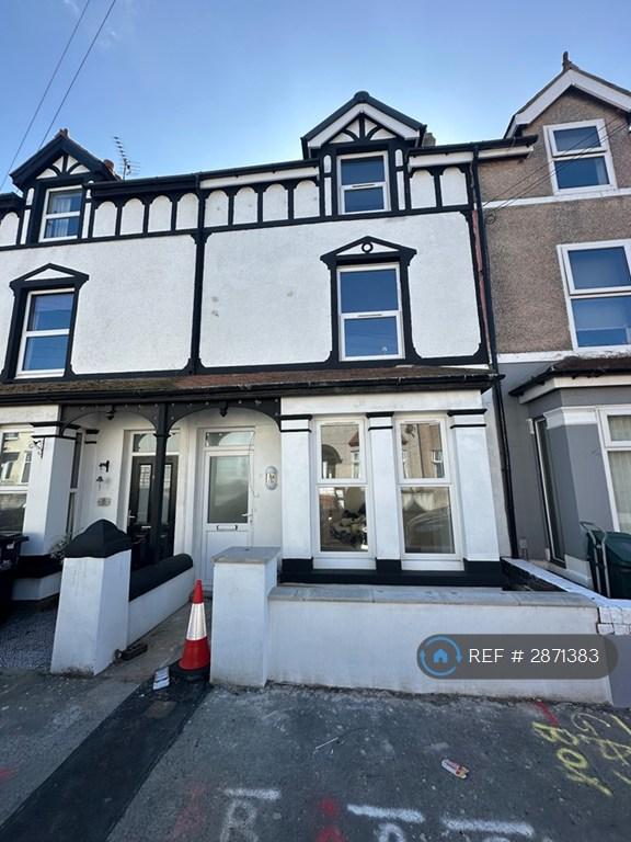 4 bedroom house in Ronald Avenue, Llandudno Junction, LL31 (4 bed) (#2871383)