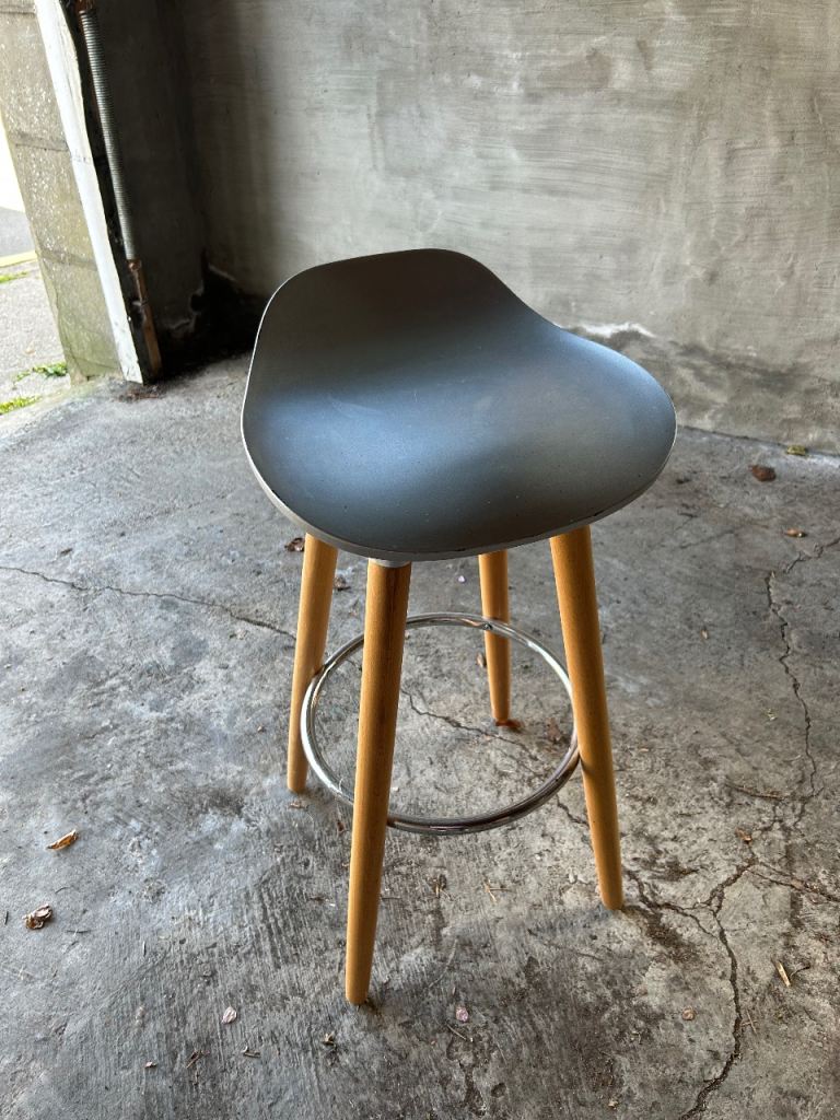 Bar/kitchen stool