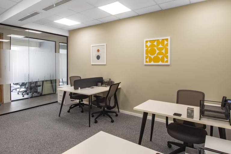 Redhill - RH1 1QZ \ Large Office Space Ideal for Up to 15 Desks
