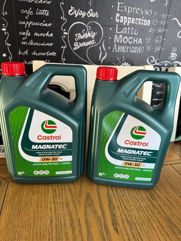 Castrol Magnatex 0-30w C2 oil. Sealed 4litres x 2