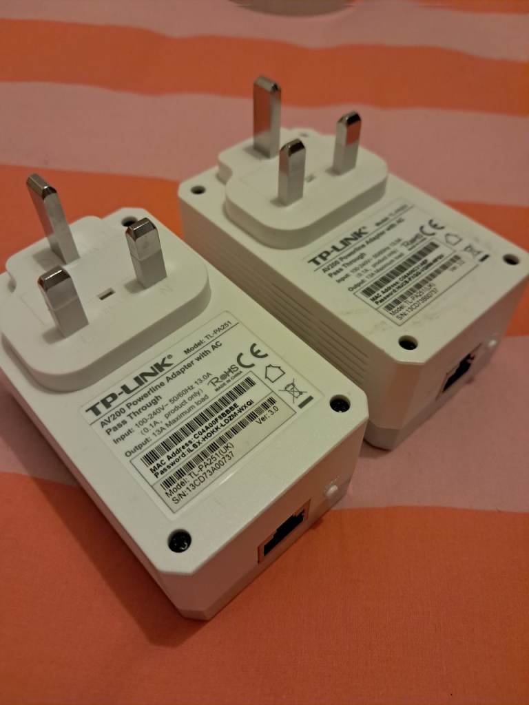 TP-Link AV200 Powerline Adapters with Pass Through - Good Condition