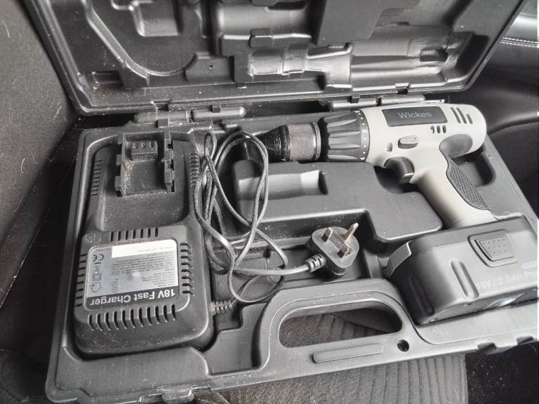 Cordless drill wicks 18 volt with battery and charger and carry case vgc gwo 