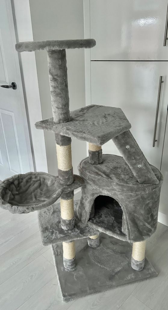 Cat Tree/Scratcher (170cm). Brand - Pawhut. Please see photos