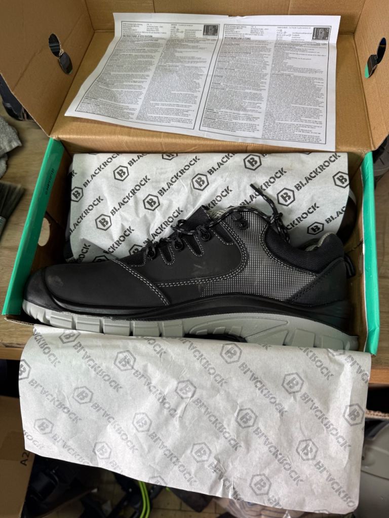 Steel toe shoes 