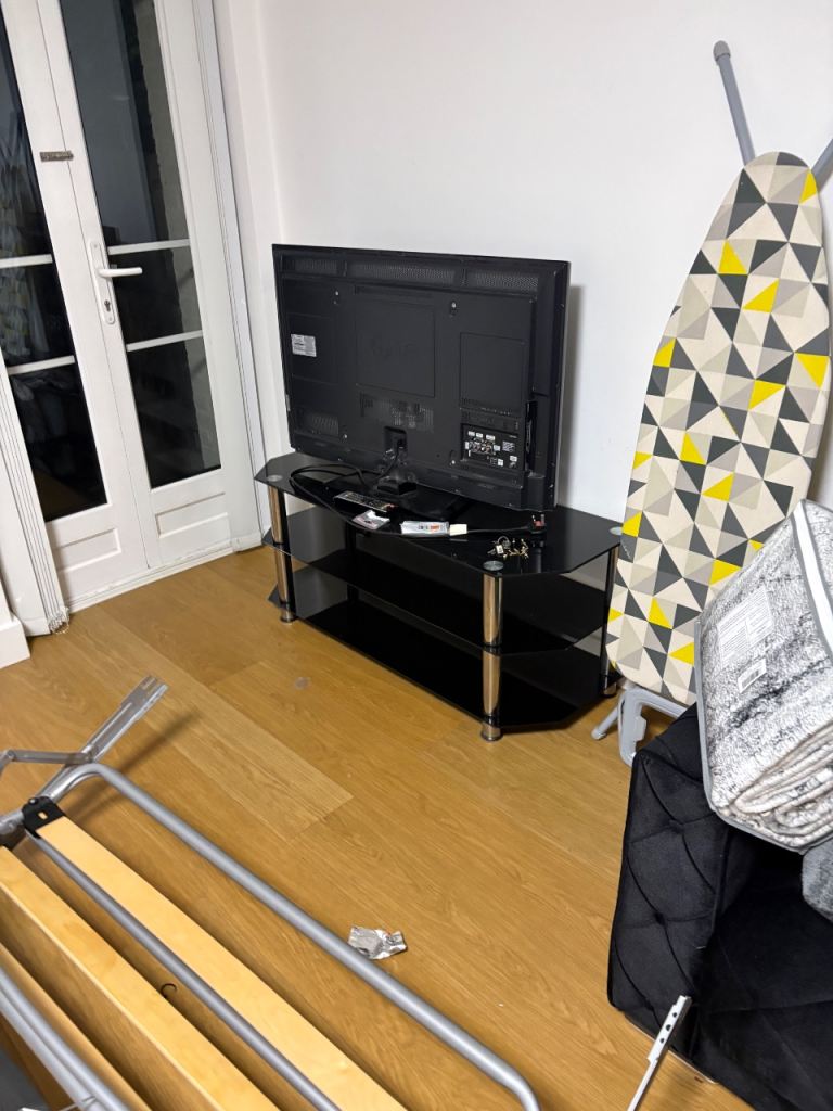 TV 42” with stand 