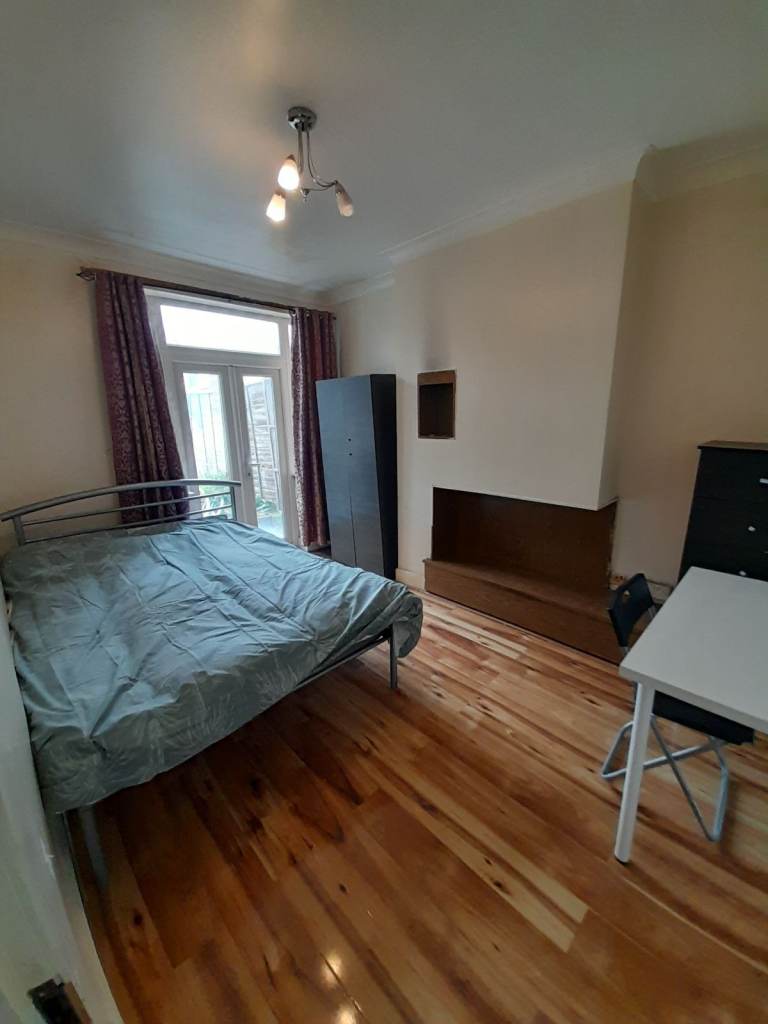 Large Double Room with Bills £750