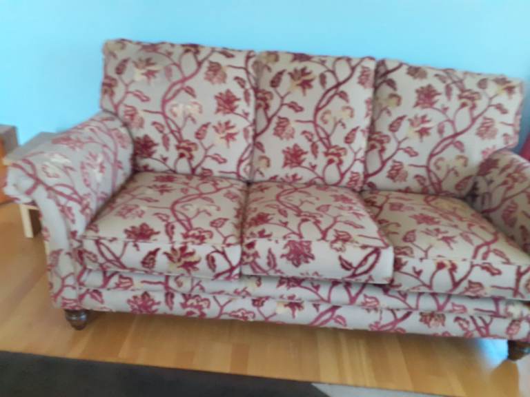 3 piece suite .  Buyer  collects     