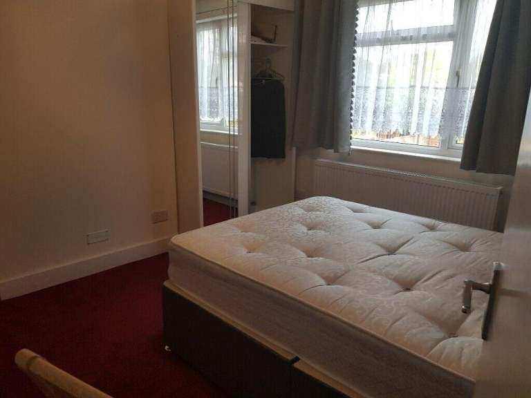 Loft Room to Rent in Family House - Woodberry Avenue, Harrow, HA2 6BE