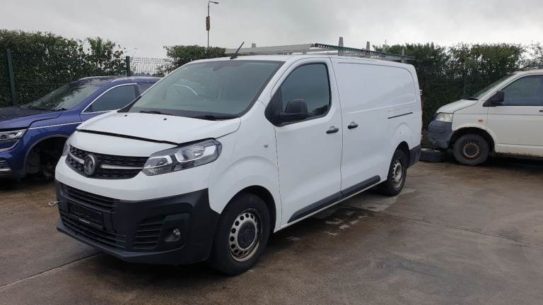 **For parts** Vauxhall Vivaro van, 1.5 diesel 6 speed (2021).