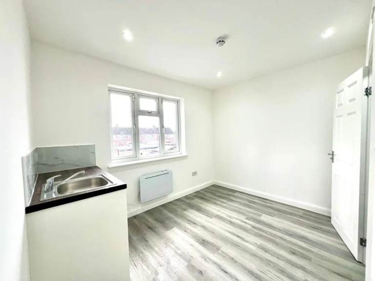 High-Capacity 6-Bed HMO in UB5 under the borough of Ealing 