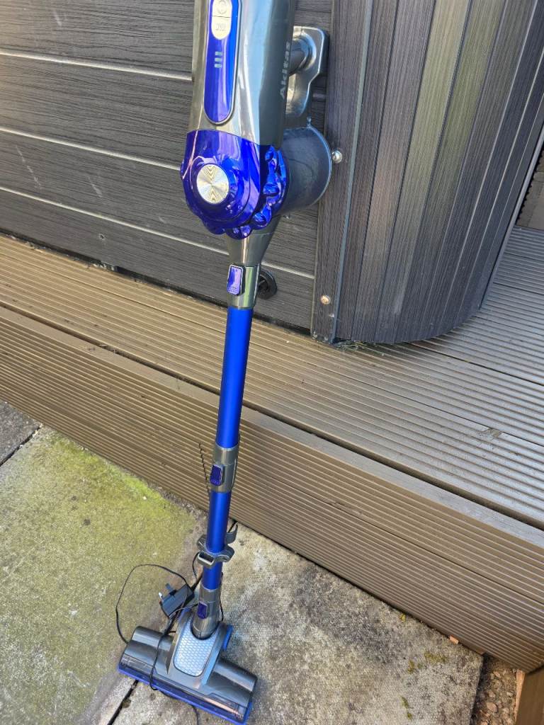 Cordless vacuum cleaner
