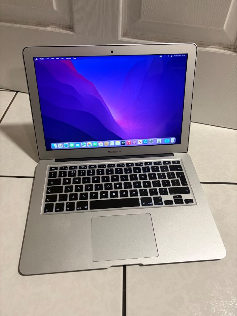 Apple MacBook …  intel core i7 … SSD … Fully Working