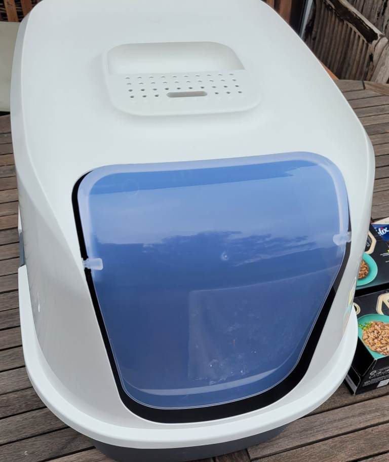 Cat Bundle Bed Play Ball Litter House Used For One Day As Cat Went Missing