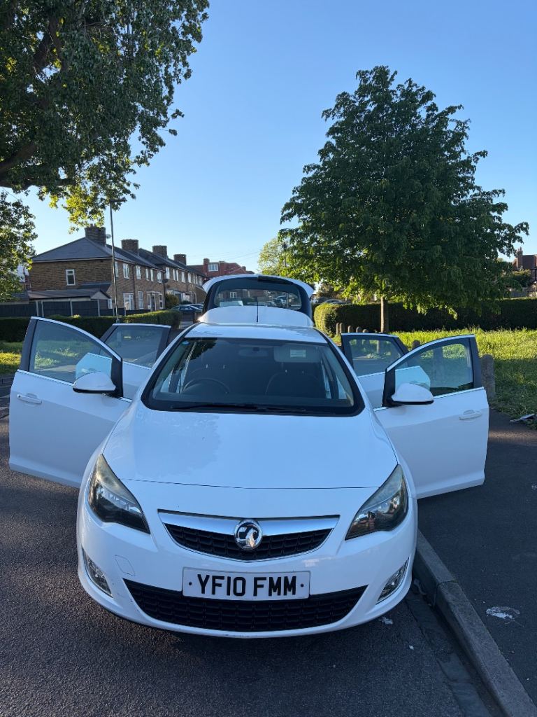 Vauxhall, ASTRA, Hatchback, 2010, Manual, 1598 (cc), 5 doors