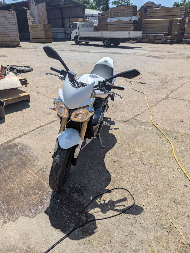 Triumph, STREET, 2015, 675 (cc)