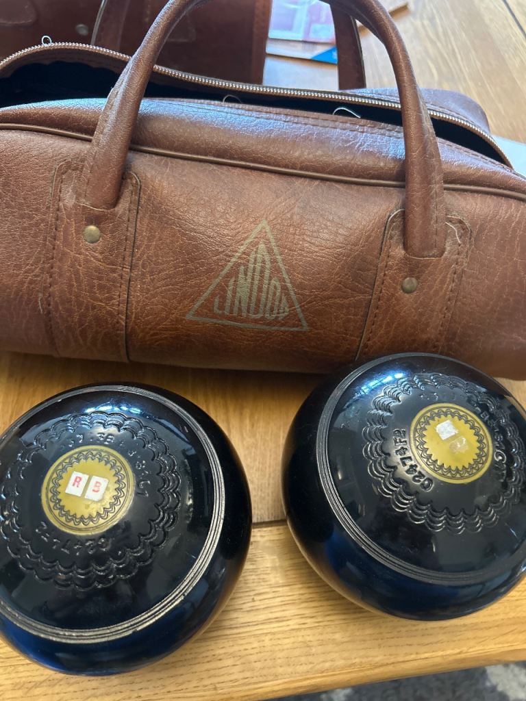 LINDOP Lawn Bowls Set with Leather Carry Bag – Good Condition