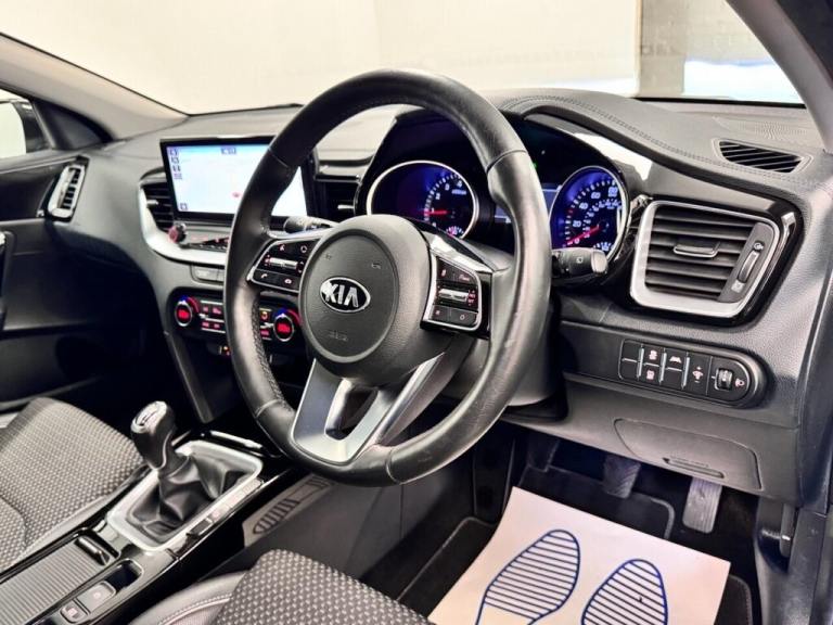 2020 Kia XCeed 1.4 T-GDi 3 FIVE DOOR 140 BHP + SAT NAV + REAR CAMERA + HEATED SEATS HATCHBACK Pet...