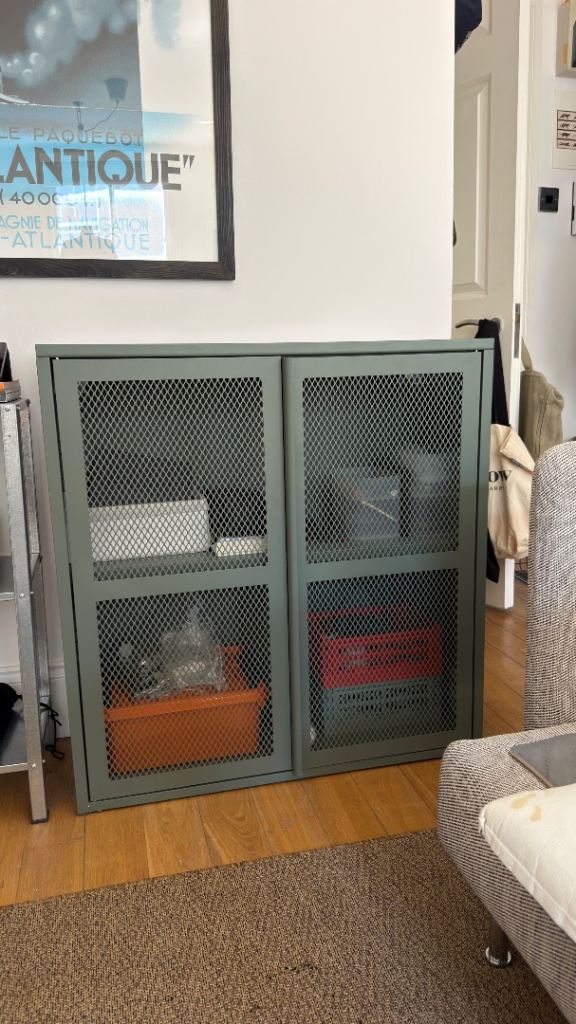 IVAR - Cabinet with doors, grey-green mesh