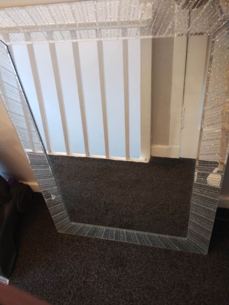 SPARKLY SILVER MIRROR