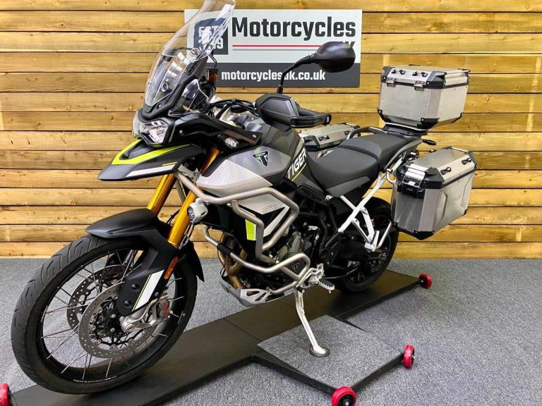 2023 Triumph Tiger 900 Rally Aragón Edition, Only 1,164 Miles, Panniers, Top bo