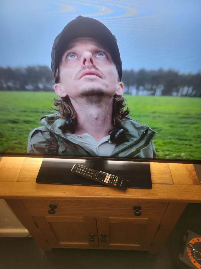 ​Panasonic 43" 4K Smart TV (TX-43LX650BZ)